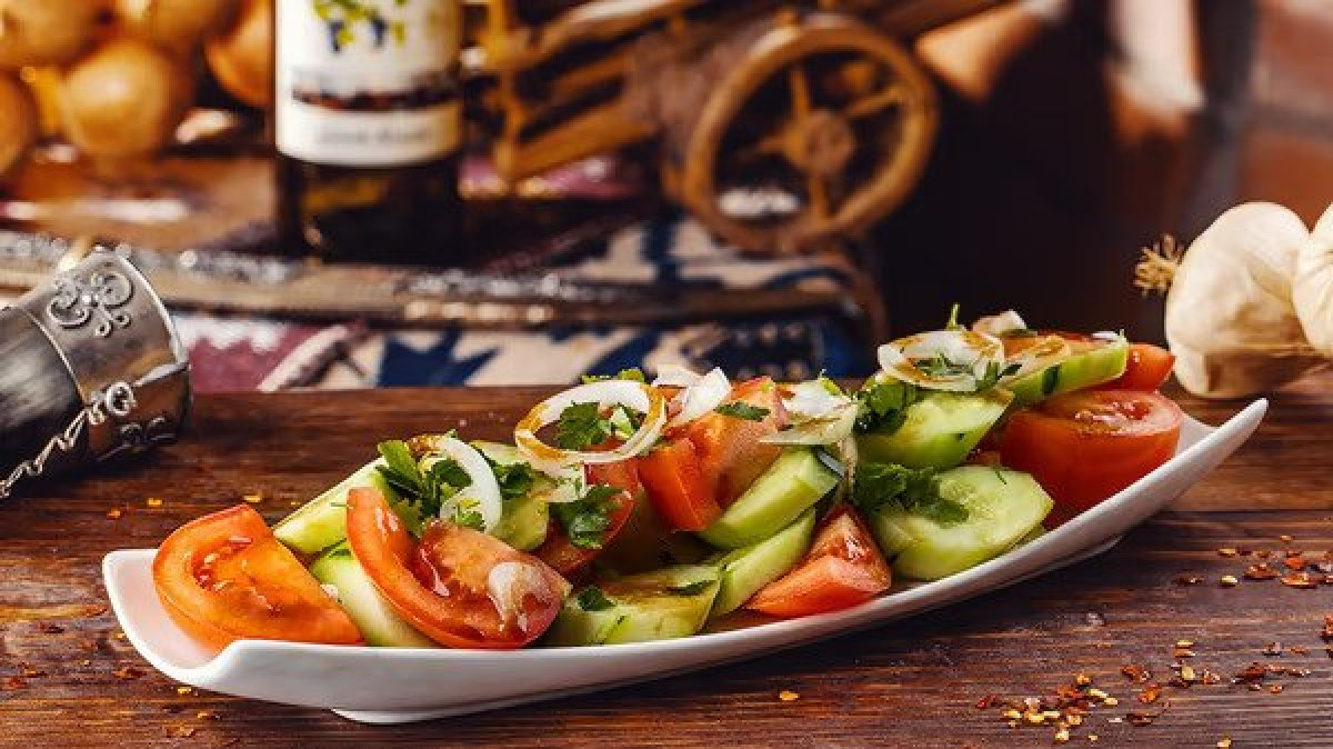 Cucumber tomato salad with oil (Kakhetian) - Georgian dish at Tbilisuri Ezo restaurant in Tbilisi }}