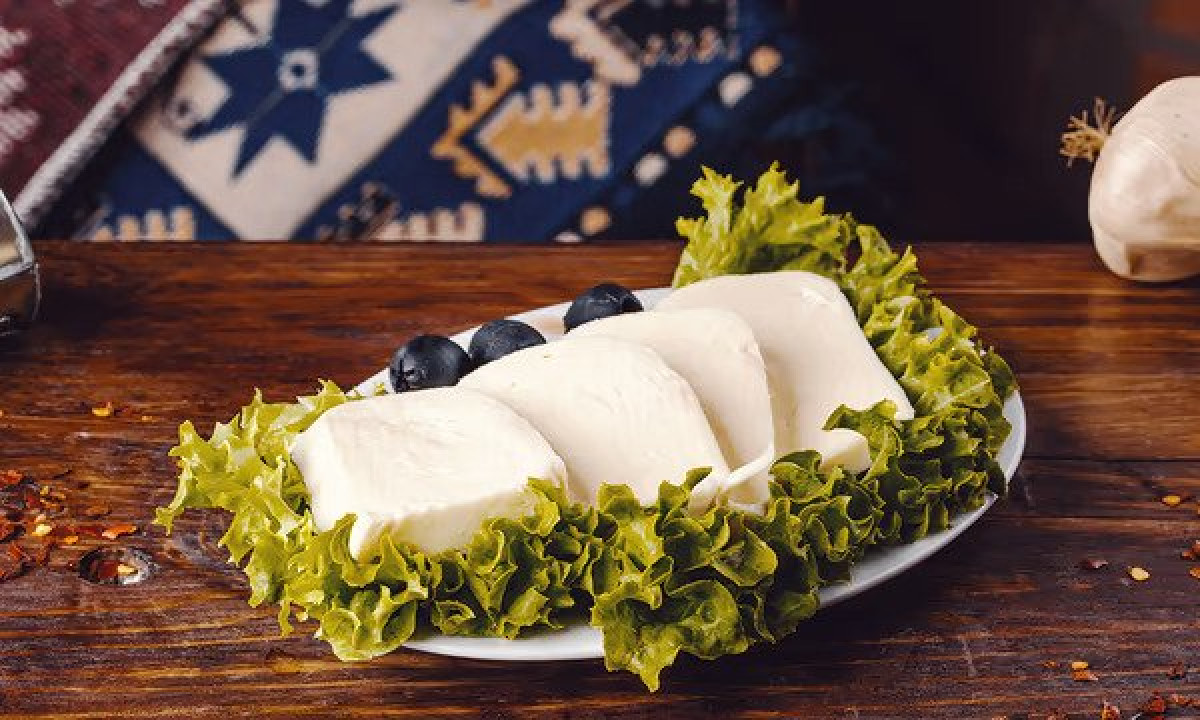 Cheese Sulguni - Georgian dish at Tbilisuri Ezo restaurant in Tbilisi }}