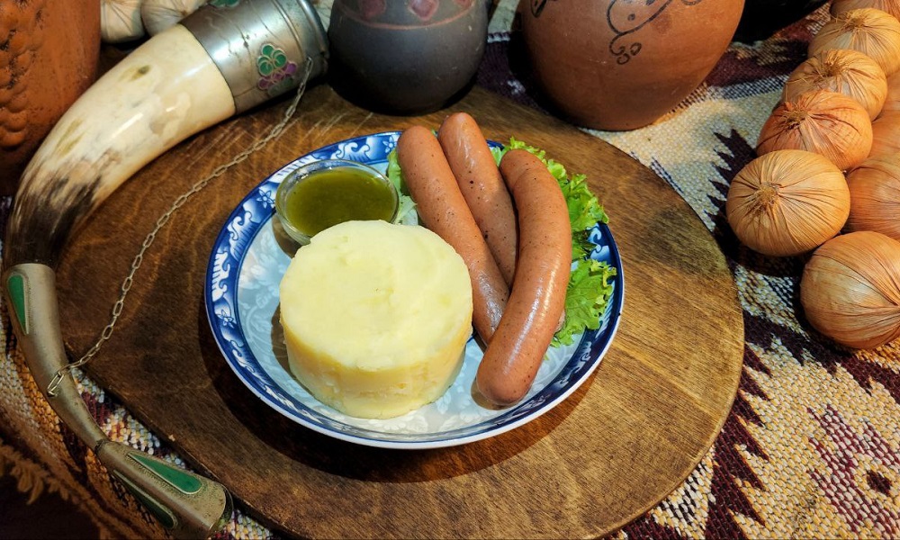 Sausage And Potato Puree - Georgian dish at Tbilisuri Ezo restaurant in Tbilisi }}