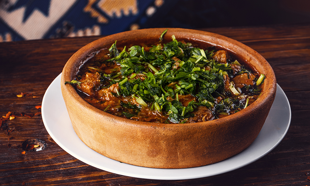 Chashushuli with veal - Georgian dish at Tbilisuri Ezo restaurant in Tbilisi }}